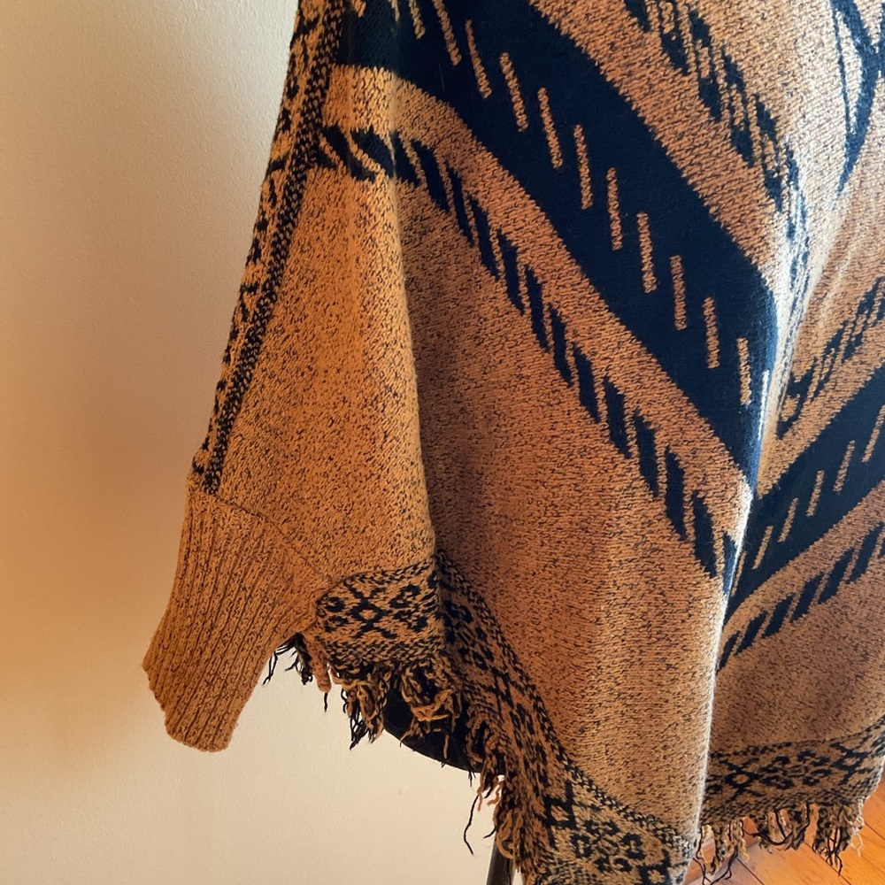 Women's Tan and Black Bohemian Fringe Sweater/Poncho size S - Picture 5 of 6